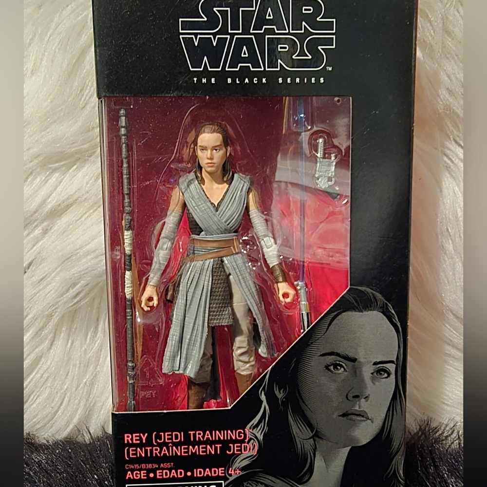 Star Wars Rey Jedi Training Action Figure Black Series